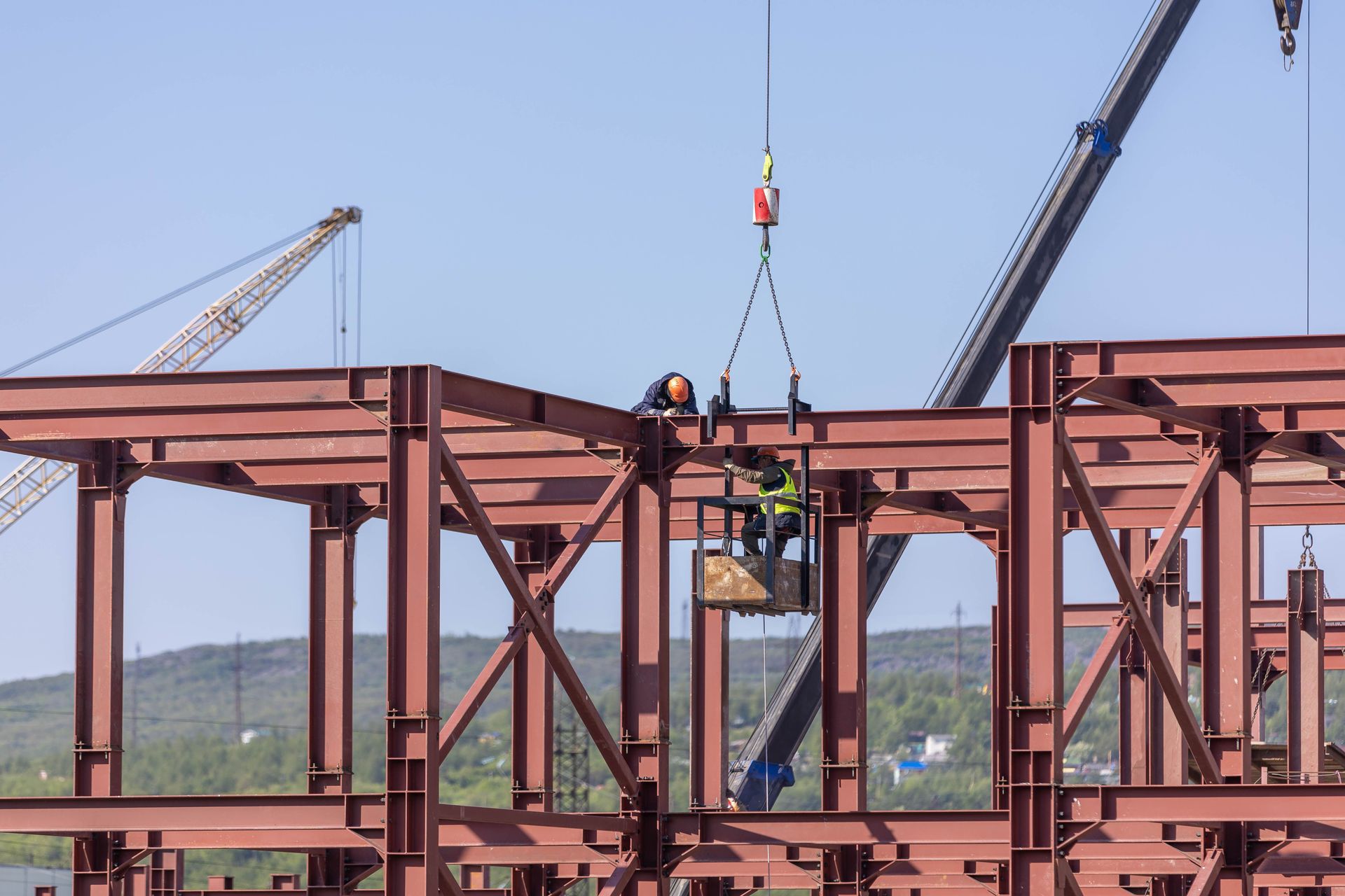 Steel-Frame Clear-Span Buildings in Springfield, Missouri - Diaphragm-Engineered Design